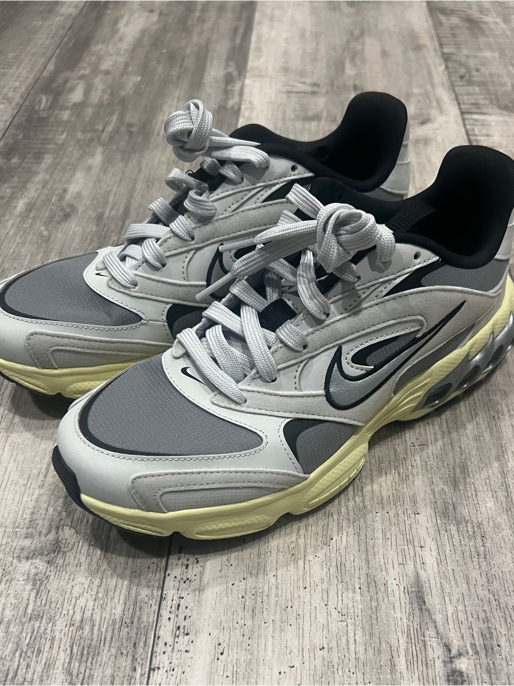 Nike Zoom Air Fire 'Particle Grey Photon Dust Size 7.5